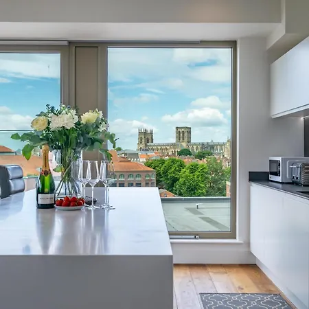 Minster View Penthouse At Ryedale House Apartamento York Exterior foto